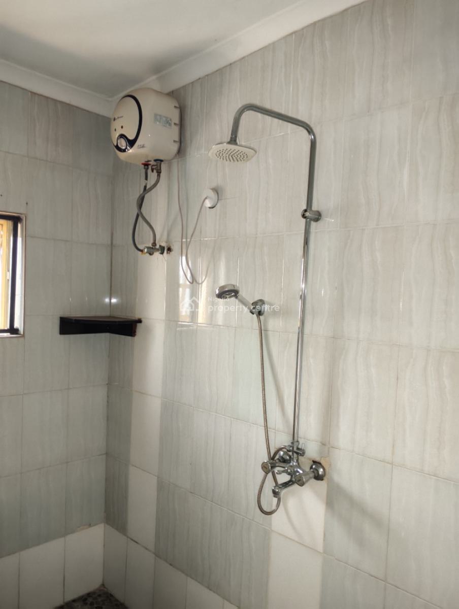 Spacious 3 Bedroom Flat, Rotimi Tom Crescent, Durumi, Abuja, Flat / Apartment for Rent