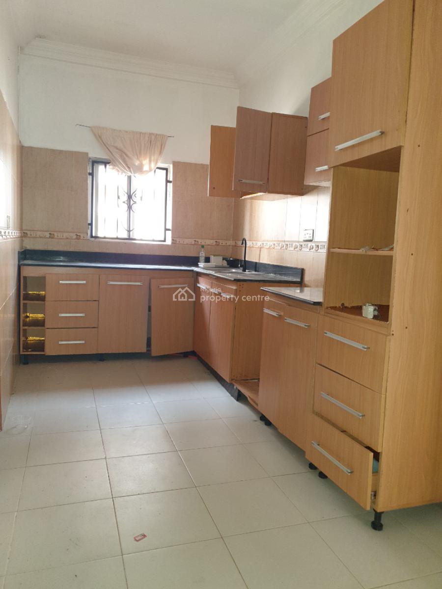 Spacious 3 Bedroom Flat, Ilasan, Lekki, Lagos, Flat / Apartment for Rent