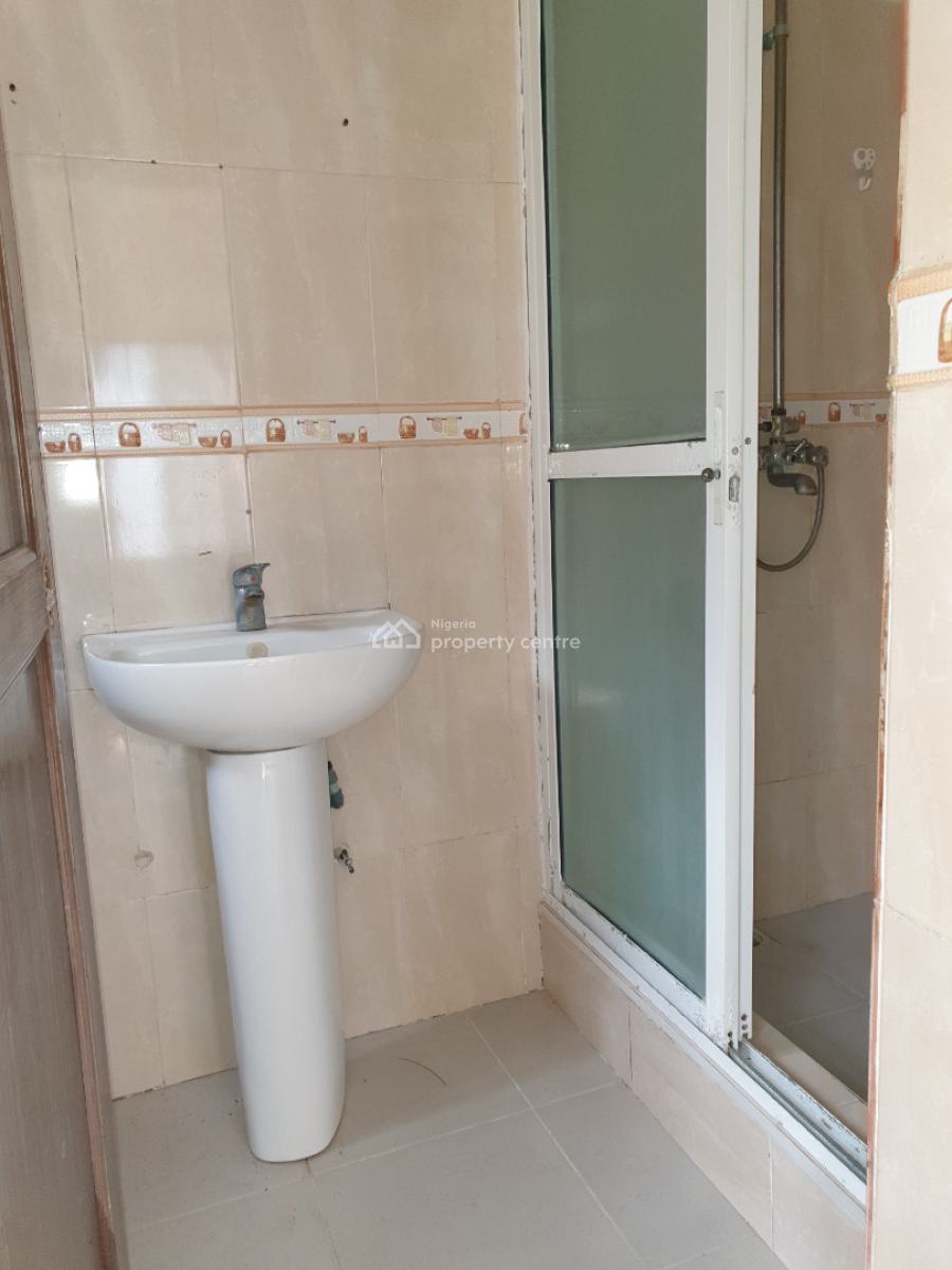 Spacious 3 Bedroom Flat, Ilasan, Lekki, Lagos, Flat / Apartment for Rent