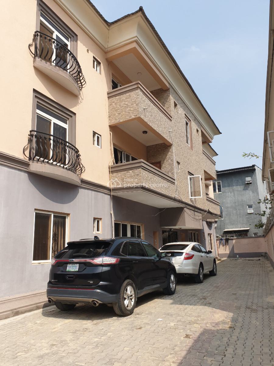 Spacious 3 Bedroom Flat, Ilasan, Lekki, Lagos, Flat / Apartment for Rent