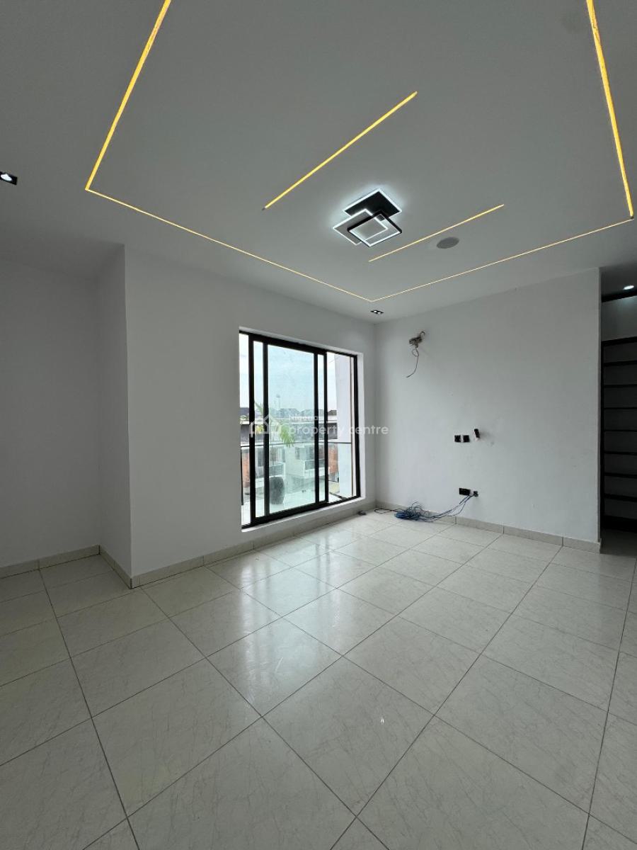 Stunning 4 Bedroom Semi-detached Triplex with Bq, Lekki, Lagos, Semi-detached Duplex for Sale