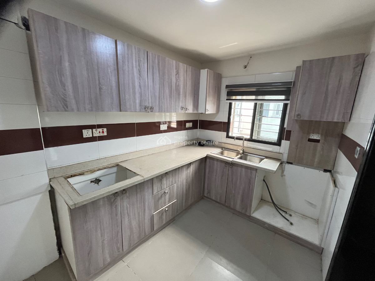 Spacious 2 Bedroom Apartment on The First Floor in an Estate, Lekki Phase 1, Lekki, Lagos, Flat / Apartment for Rent