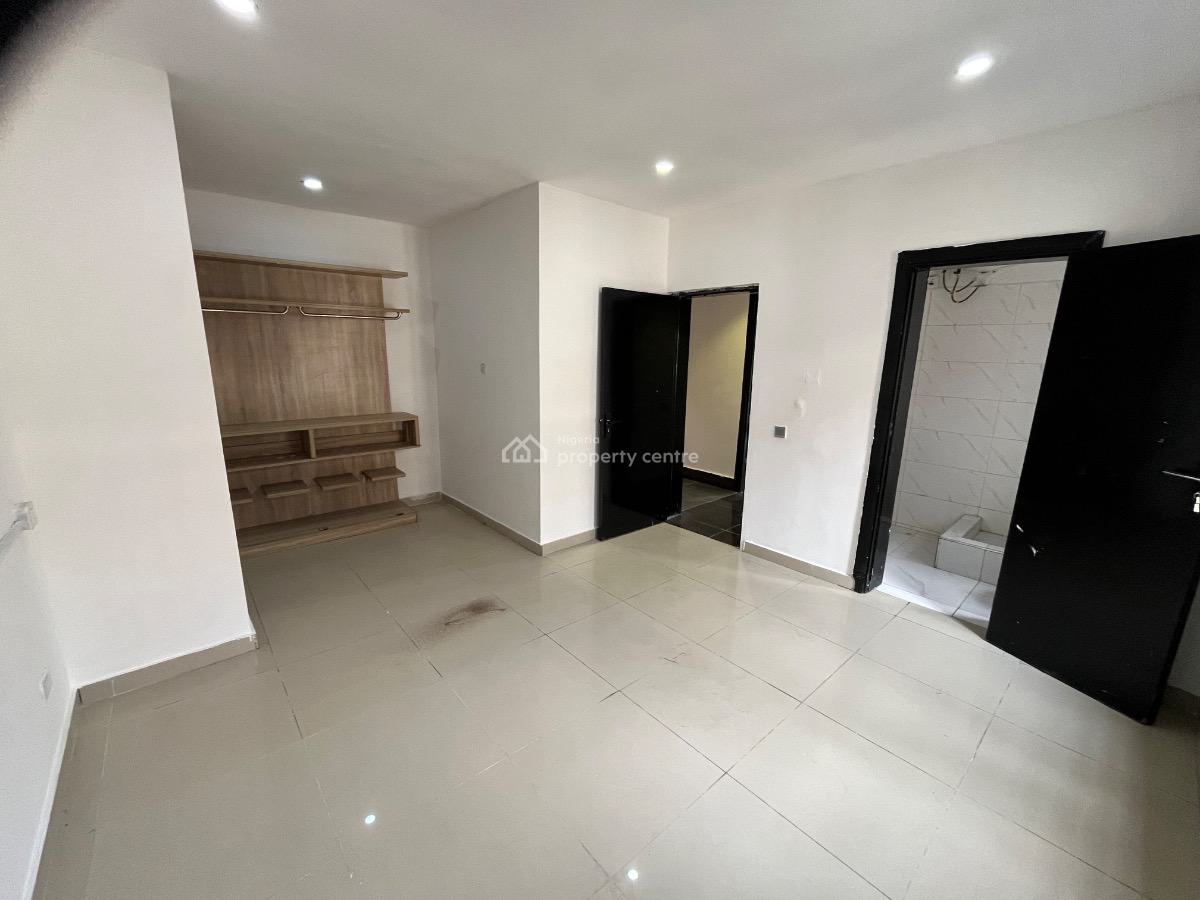 Spacious 2 Bedroom Apartment on The First Floor in an Estate, Lekki Phase 1, Lekki, Lagos, Flat / Apartment for Rent