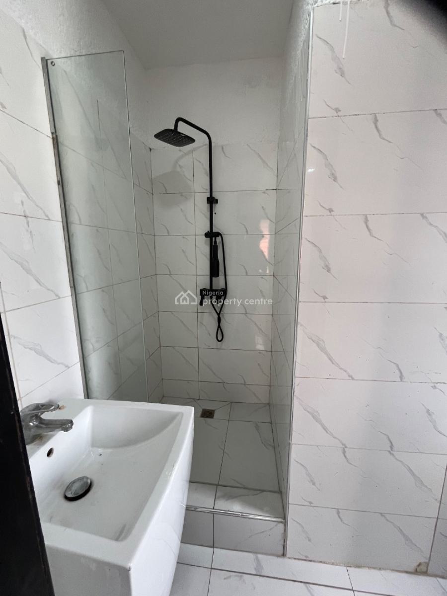 Spacious 2 Bedroom Apartment on The First Floor in an Estate, Lekki Phase 1, Lekki, Lagos, Flat / Apartment for Rent