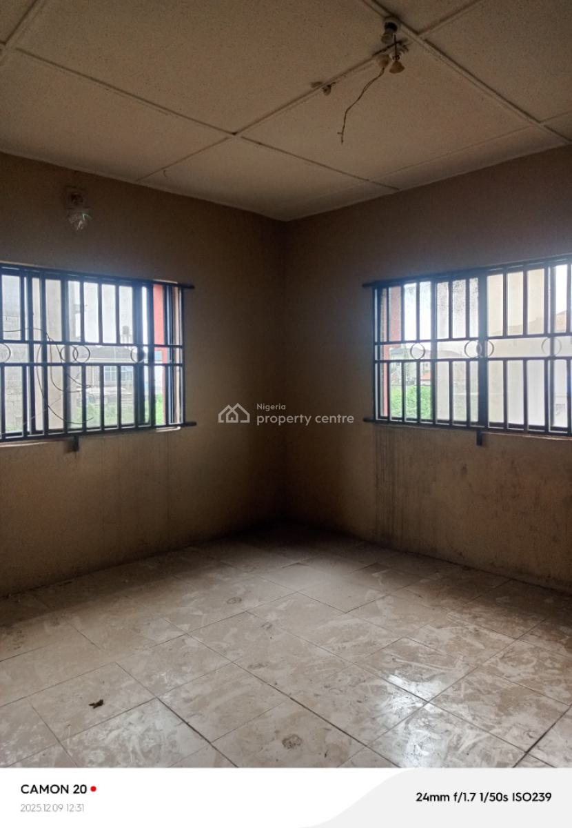 Well Mantained 3bedroom Apartment in a Good Location Upstairs, Okeira Nla, Off Ado Road, Ajah, Lagos, Flat / Apartment for Rent