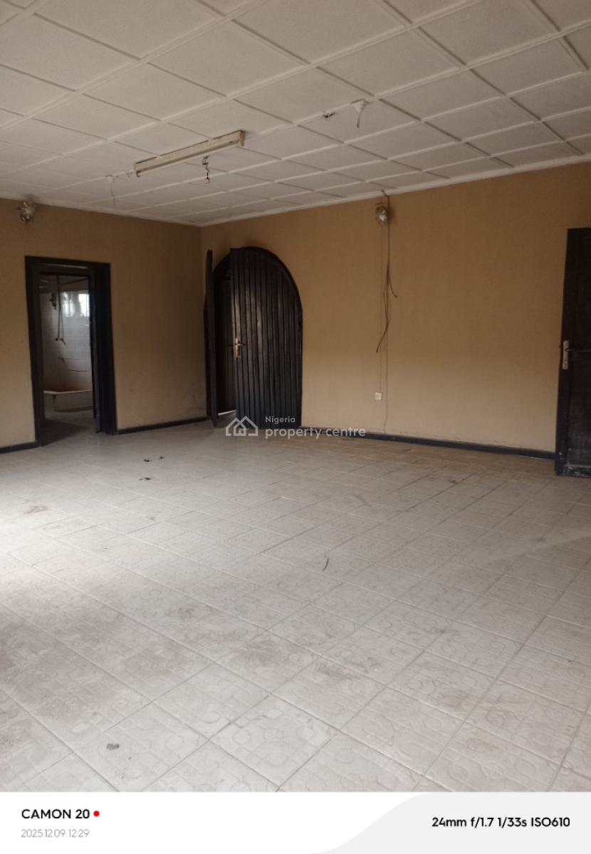 Well Mantained 3bedroom Apartment in a Good Location Upstairs, Okeira Nla, Off Ado Road, Ajah, Lagos, Flat / Apartment for Rent