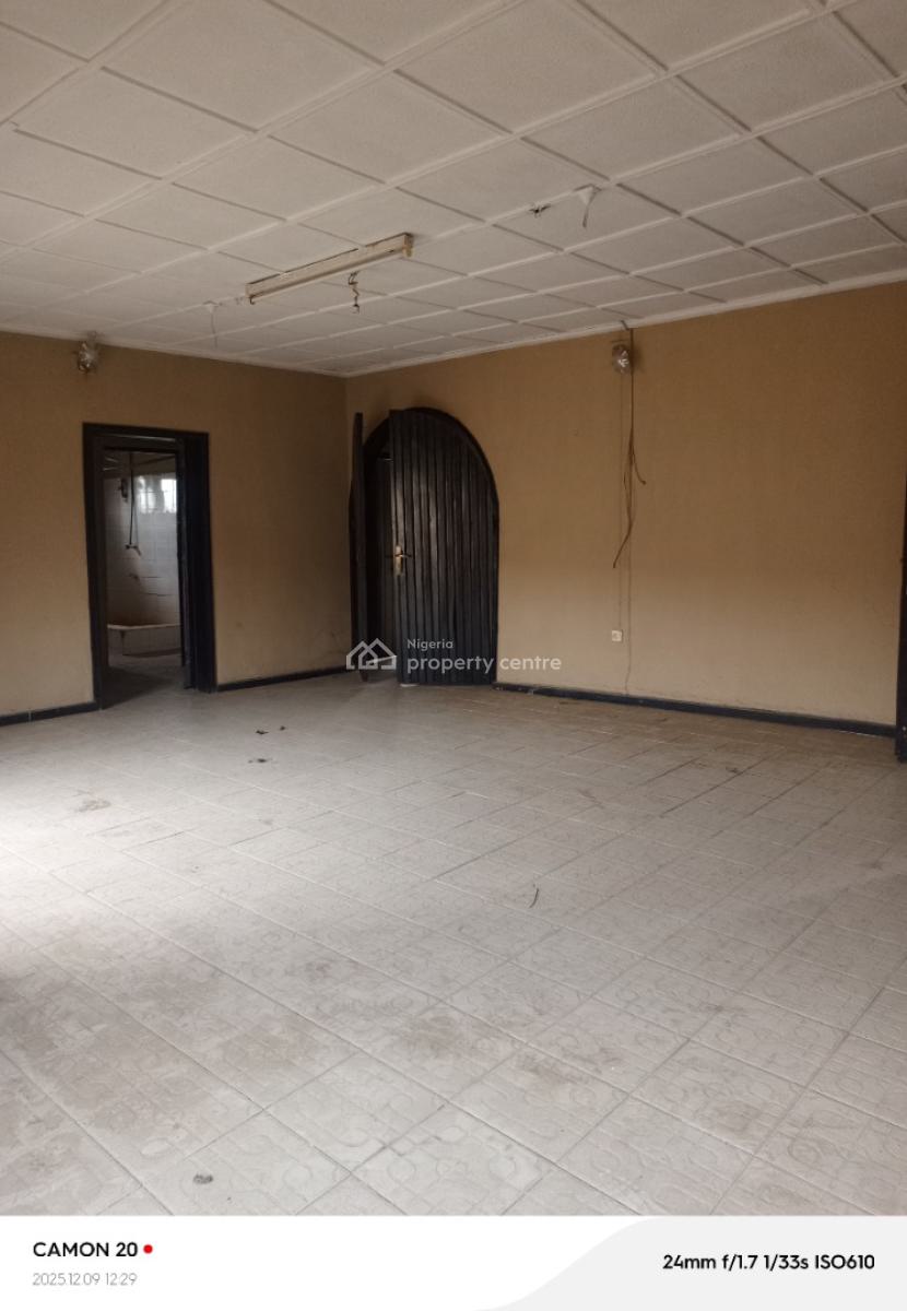 Well Mantained 3bedroom Apartment in a Good Location Upstairs, Okeira Nla, Off Ado Road, Ajah, Lagos, Flat / Apartment for Rent
