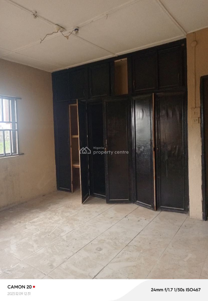 Well Mantained 3bedroom Apartment in a Good Location Upstairs, Okeira Nla, Off Ado Road, Ajah, Lagos, Flat / Apartment for Rent