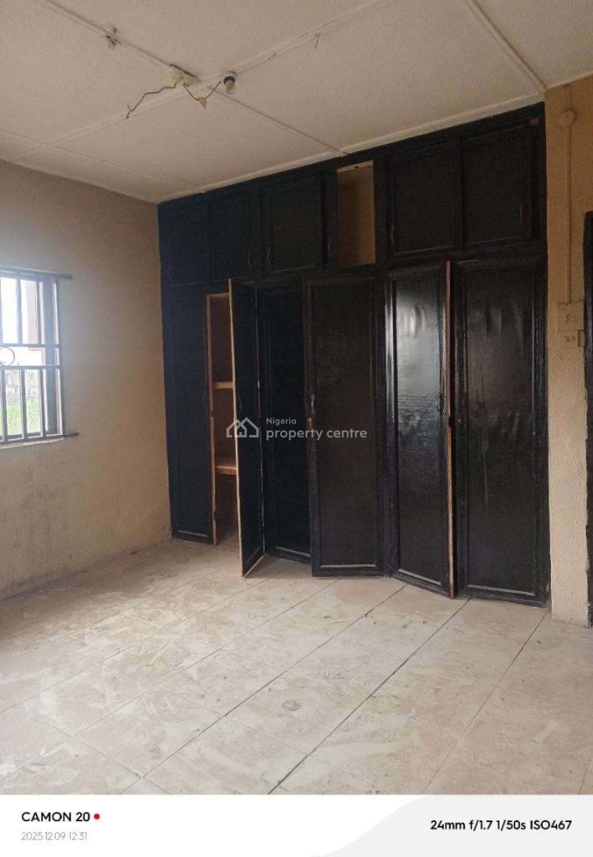 Well Mantained 3bedroom Apartment in a Good Location Upstairs, Okeira Nla, Off Ado Road, Ajah, Lagos, Flat / Apartment for Rent