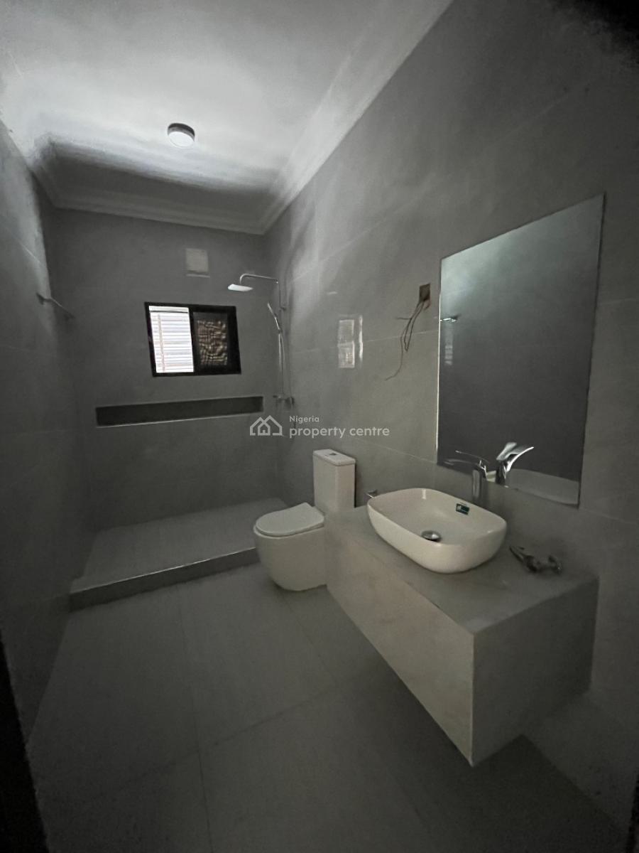 Refurbished Massive 3 Bedroom Apartment with Bq, Off Admiralty Way, Lekki Phase 1, Lekki, Lagos, Flat / Apartment for Rent