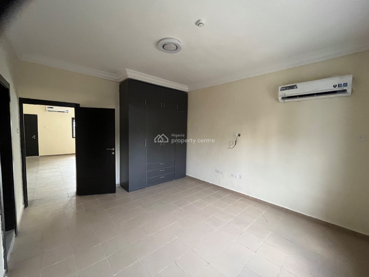 Refurbished Massive 3 Bedroom Apartment with Bq, Off Admiralty Way, Lekki Phase 1, Lekki, Lagos, Flat / Apartment for Rent