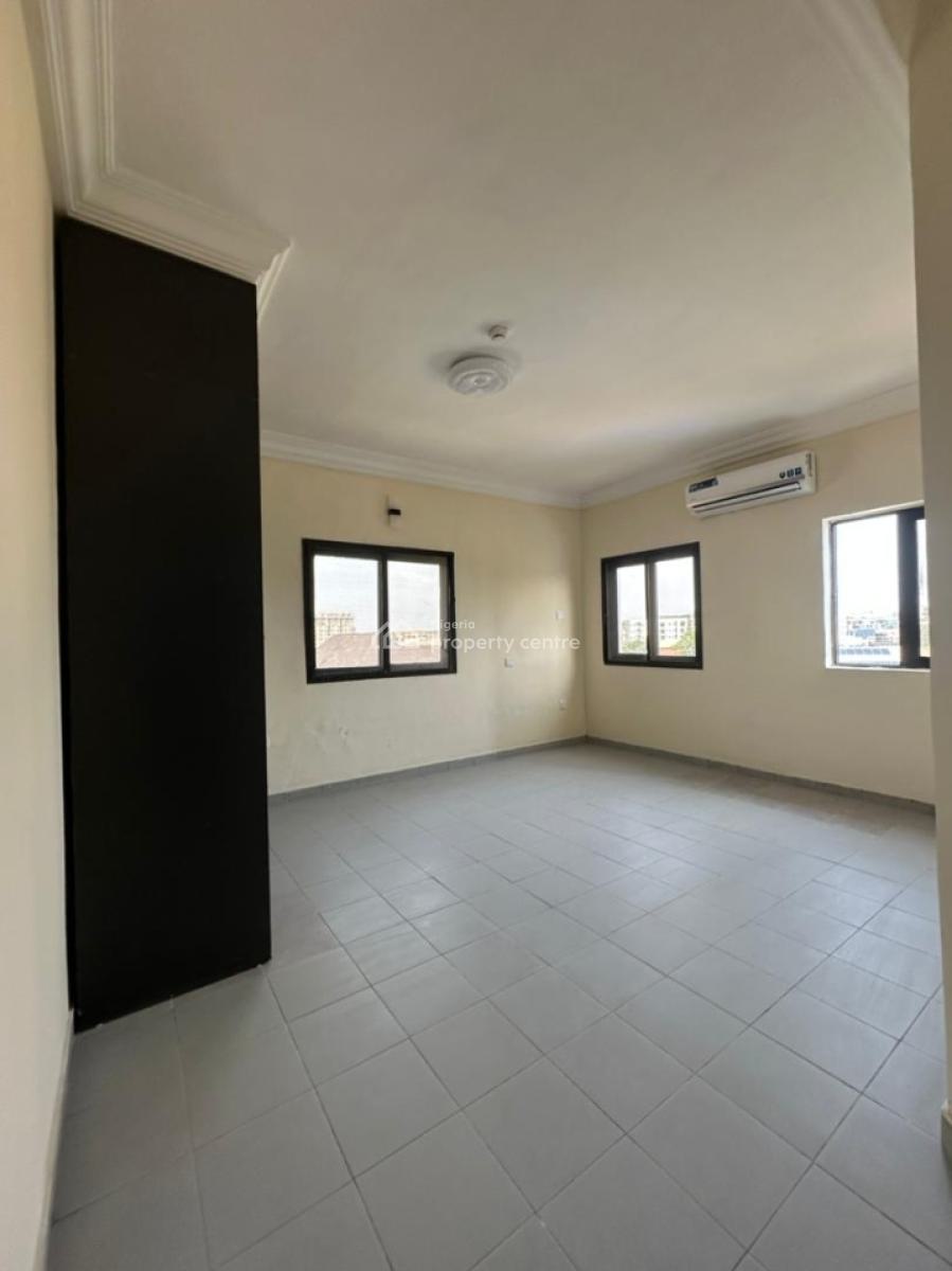 Newly Renovated 3 Bedroom Apartments with Bq, Pool, 24hr Power, Lekki Phase 1, Lekki, Lagos, Flat / Apartment for Rent