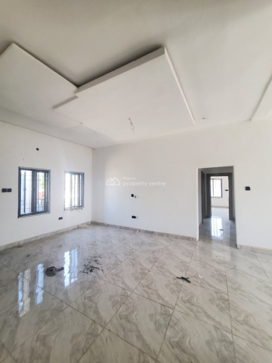 ️3 Bedrooms Flat on The 2nd Floor, By American International School, Durumi, Abuja, Block of Flats for Sale