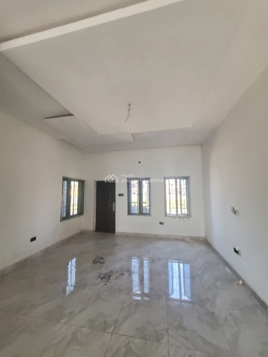️3 Bedrooms Flat on The 2nd Floor, By American International School, Durumi, Abuja, Block of Flats for Sale