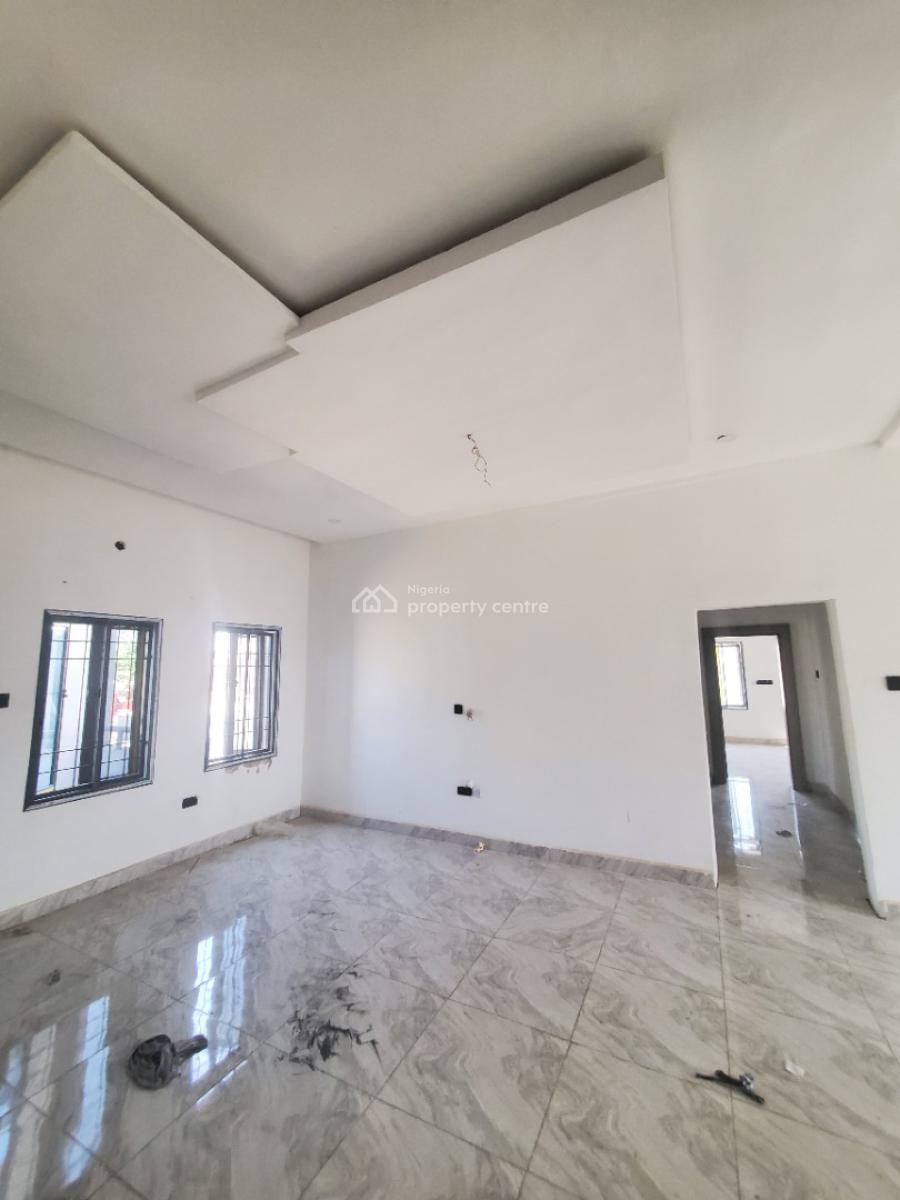️3 Bedrooms Flat on The 2nd Floor, By American International School, Durumi, Abuja, Block of Flats for Sale