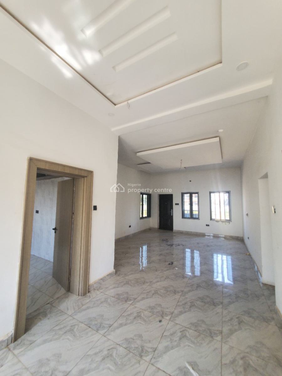 ️3 Bedrooms Flat on The 2nd Floor, By American International School, Durumi, Abuja, Block of Flats for Sale