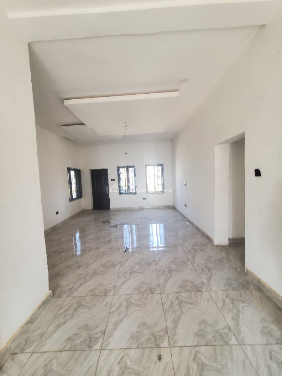️3 Bedrooms Flat on The 2nd Floor, By American International School, Durumi, Abuja, Block of Flats for Sale
