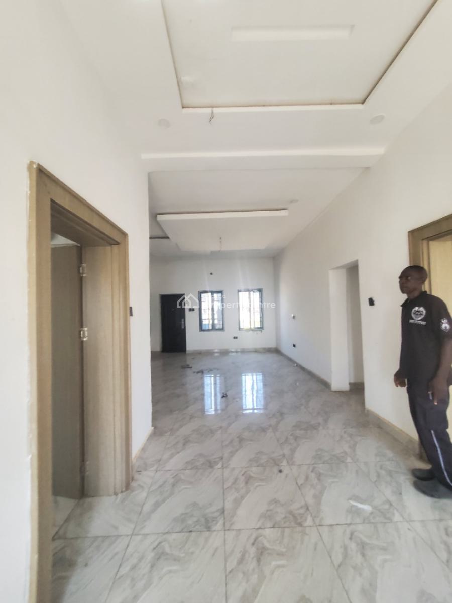 ️3 Bedrooms Flat on The 2nd Floor, By American International School, Durumi, Abuja, Block of Flats for Sale