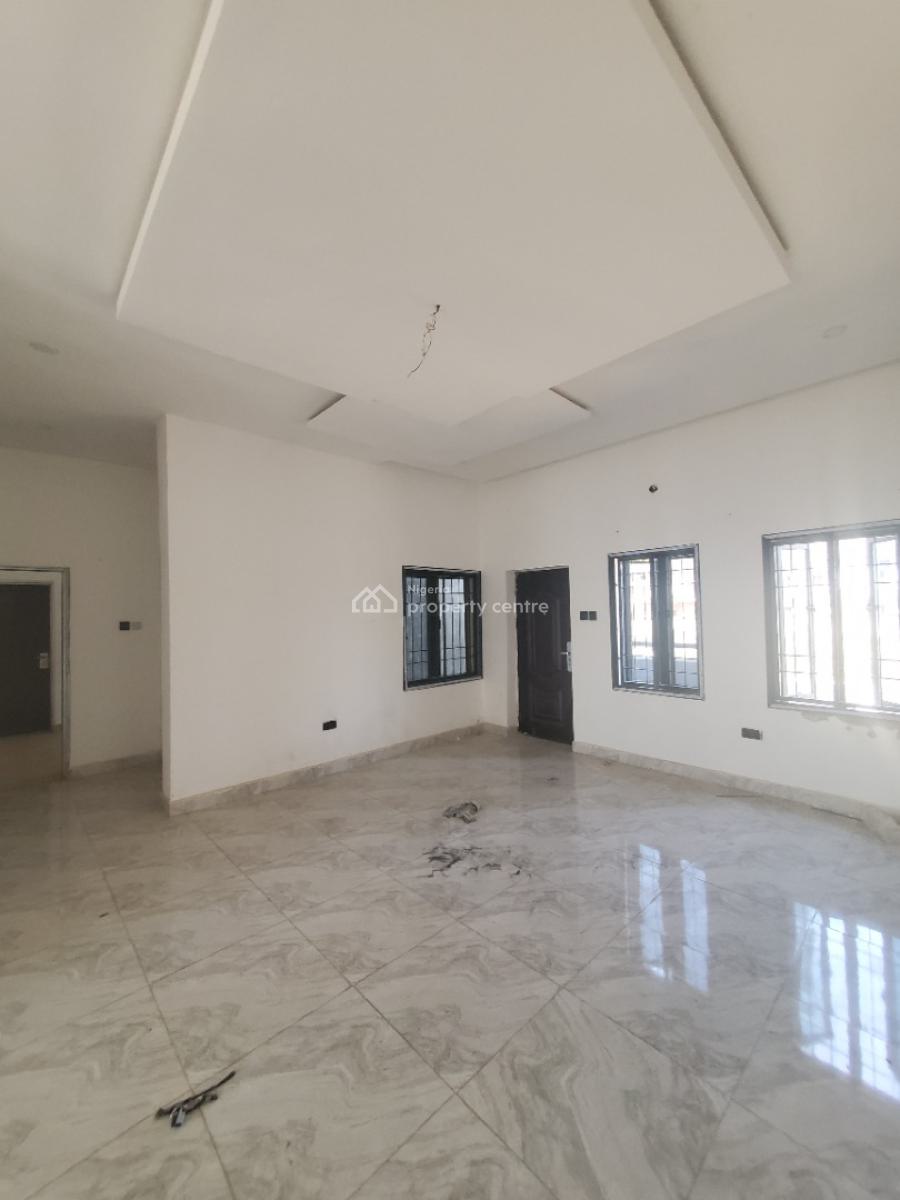 ️3 Bedrooms Flat on The 2nd Floor, By American International School, Durumi, Abuja, Block of Flats for Sale