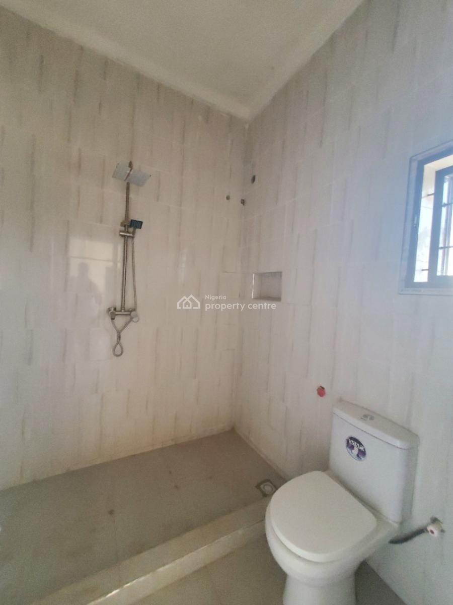 ️3 Bedrooms Flat on The 2nd Floor, By American International School, Durumi, Abuja, Block of Flats for Sale