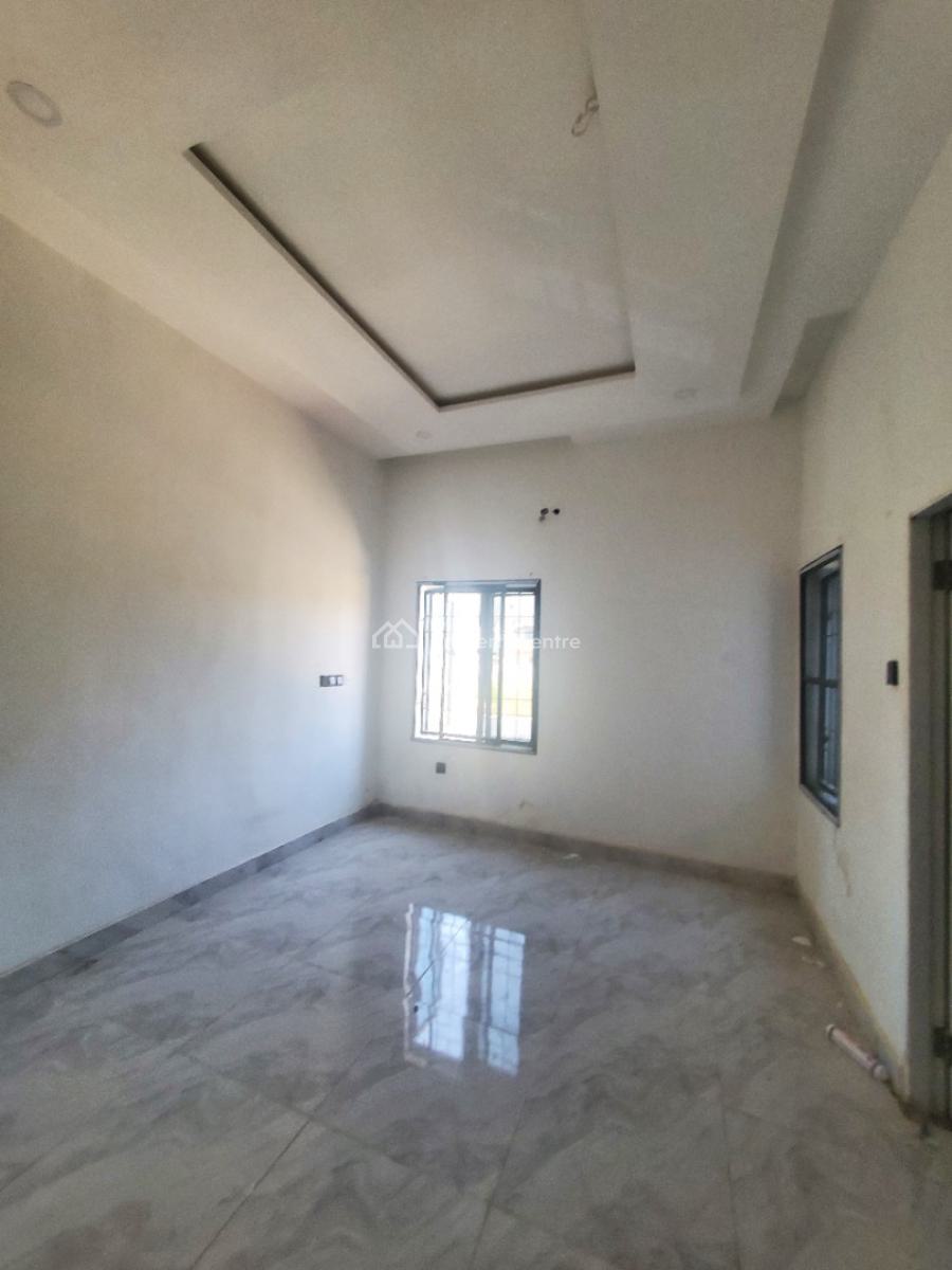 ️3 Bedrooms Flat on The 2nd Floor, By American International School, Durumi, Abuja, Block of Flats for Sale