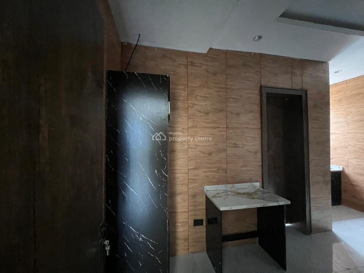 2 Bedrooms Apartments and Bq, Lekki Phase 1, Lekki, Lagos, Flat / Apartment for Sale