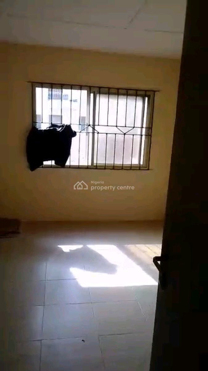 Just Renovated 3 Bedroom, Up Stairs, Packing Space, Gated Compound, Alara Behind Queen College, Alagomeji, Yaba, Lagos, Flat / Apartment for Rent