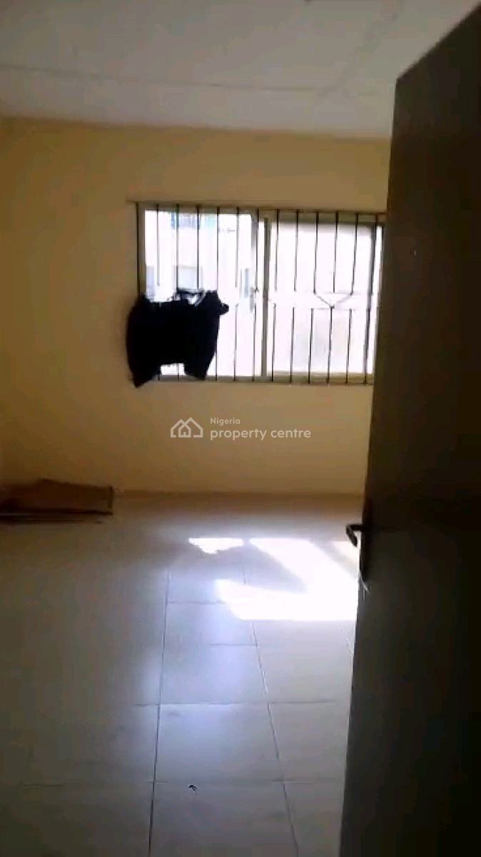 Just Renovated 3 Bedroom, Up Stairs, Packing Space, Gated Compound, Alara Behind Queen College, Alagomeji, Yaba, Lagos, Flat / Apartment for Rent