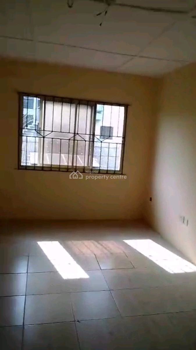 Just Renovated 3 Bedroom, Up Stairs, Packing Space, Gated Compound, Alara Behind Queen College, Alagomeji, Yaba, Lagos, Flat / Apartment for Rent