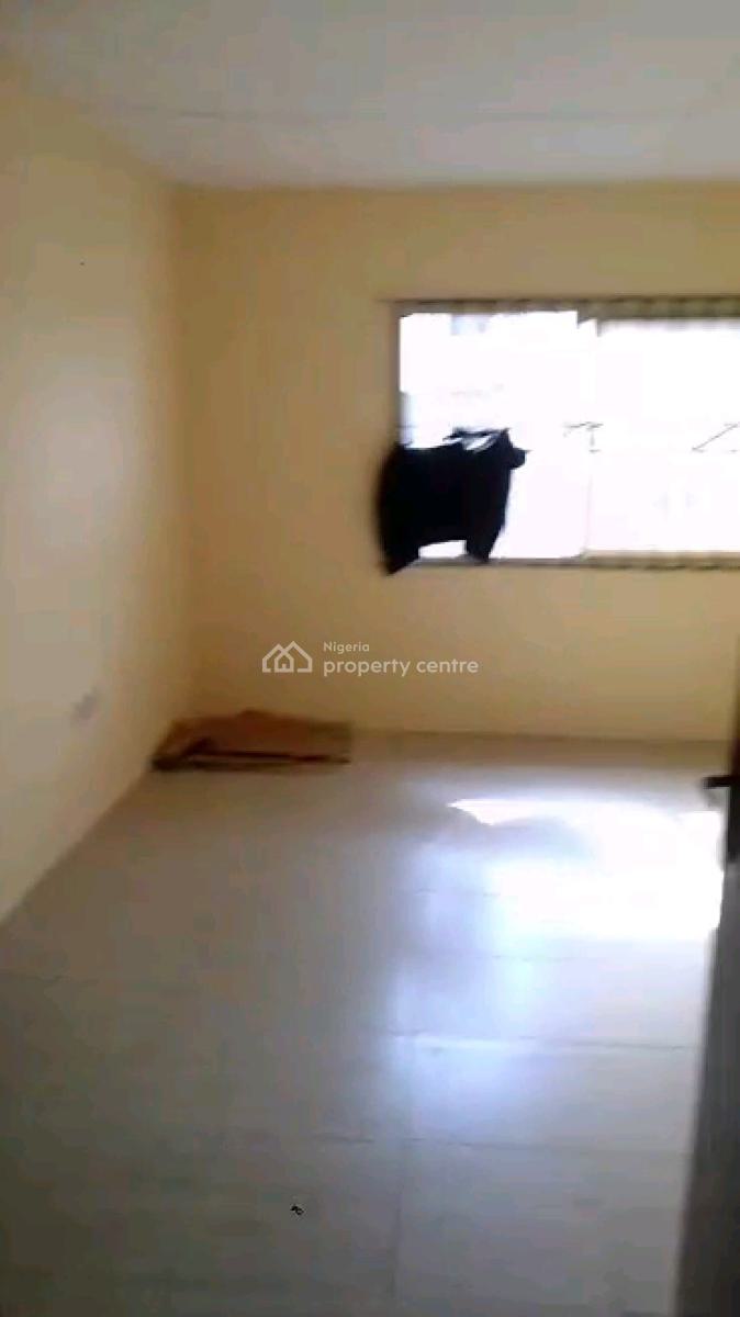 Just Renovated 3 Bedroom, Up Stairs, Packing Space, Gated Compound, Alara Behind Queen College, Alagomeji, Yaba, Lagos, Flat / Apartment for Rent