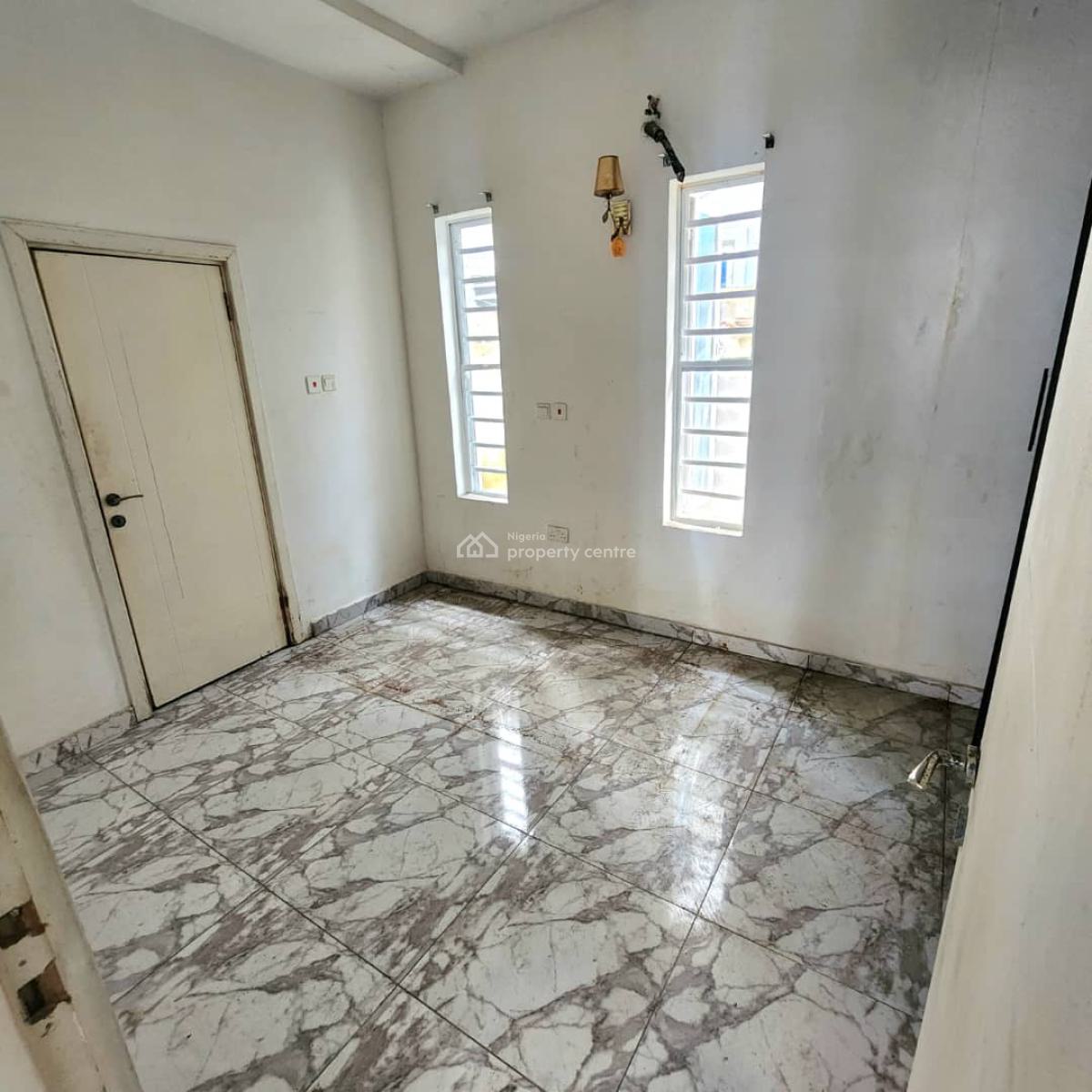 Single Room Shared Available, Ikota, Lekki, Lagos, Flat / Apartment for Rent