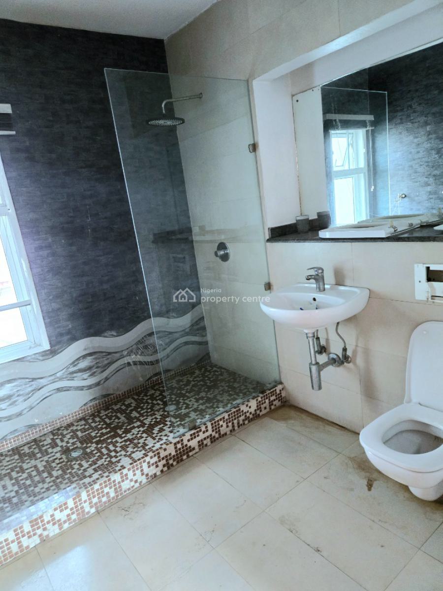 Massive 2 Bedroom Penthouse, Lekki Phase 1, Lekki, Lagos, Flat / Apartment for Rent
