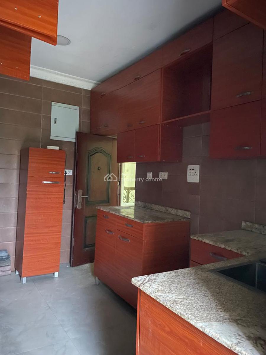 a Well Maintained 3 Bedrooms Flat, Chevron Drive, Lekki, Lagos, Flat / Apartment for Rent