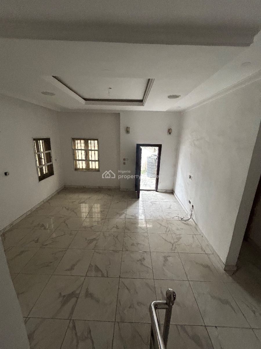 Well Maintained and Spacious 4bedroom Semi-detached with Driveway, Chevy View Estate, Lekki, Lagos, Semi-detached Duplex for Rent