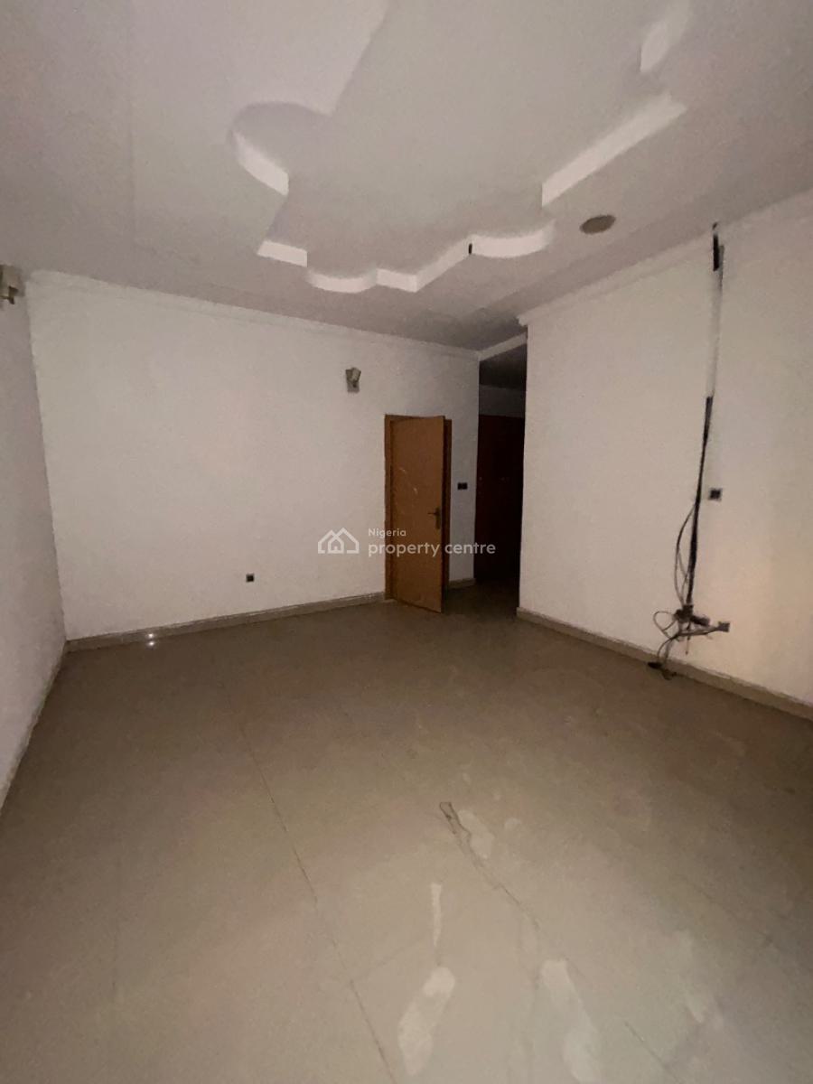 Well Maintained and Spacious 4bedroom Semi-detached with Driveway, Chevy View Estate, Lekki, Lagos, Semi-detached Duplex for Rent