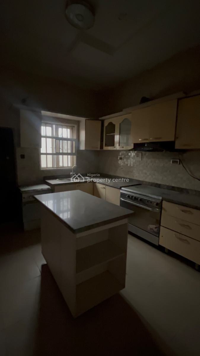Well Maintained and Spacious 4bedroom Semi-detached with Driveway, Chevy View Estate, Lekki, Lagos, Semi-detached Duplex for Rent