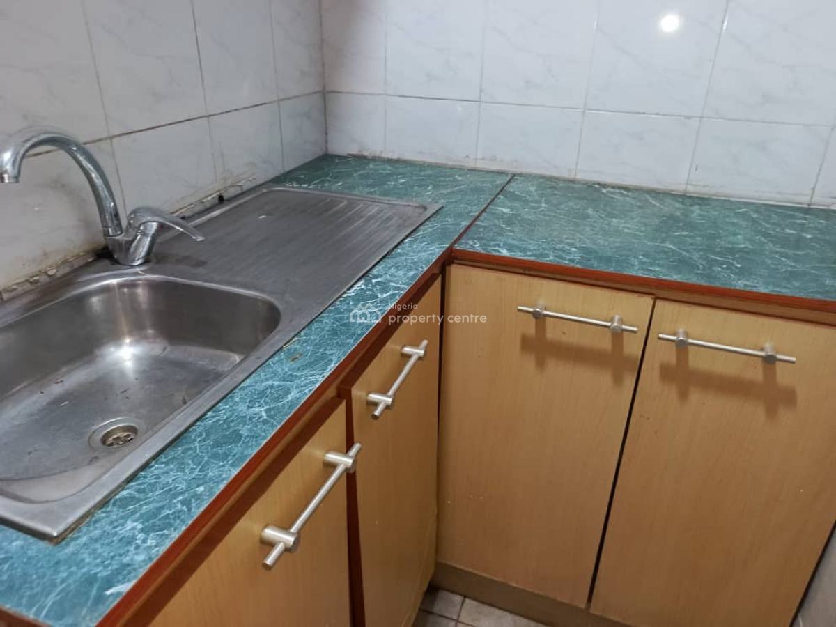 Magodo Phrase 2 Gra  Old House But Maintained Miniflat, Gra Phase 2, Magodo, Lagos, Mini Flat (room and Parlour) for Rent