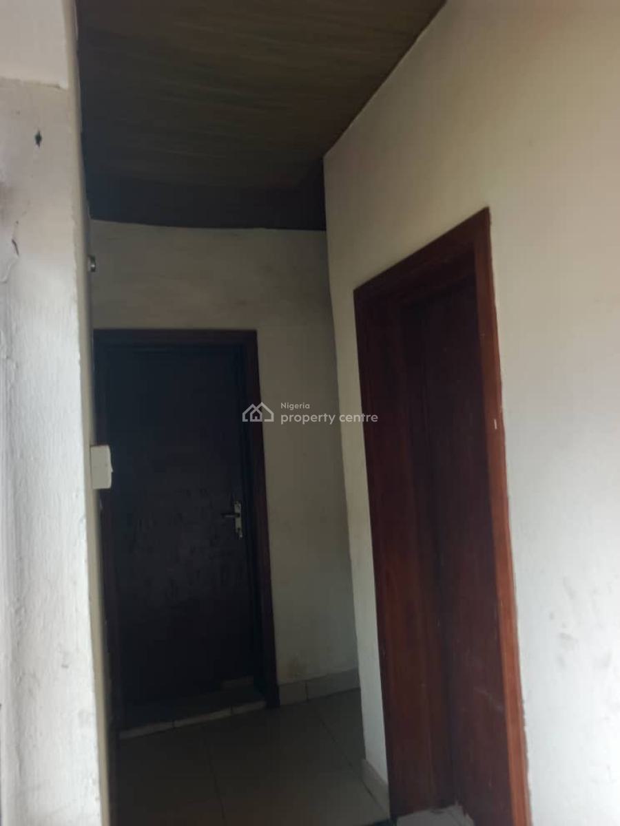 Magodo Phrase 2 Gra  Old House But Maintained Miniflat, Gra Phase 2, Magodo, Lagos, Mini Flat (room and Parlour) for Rent