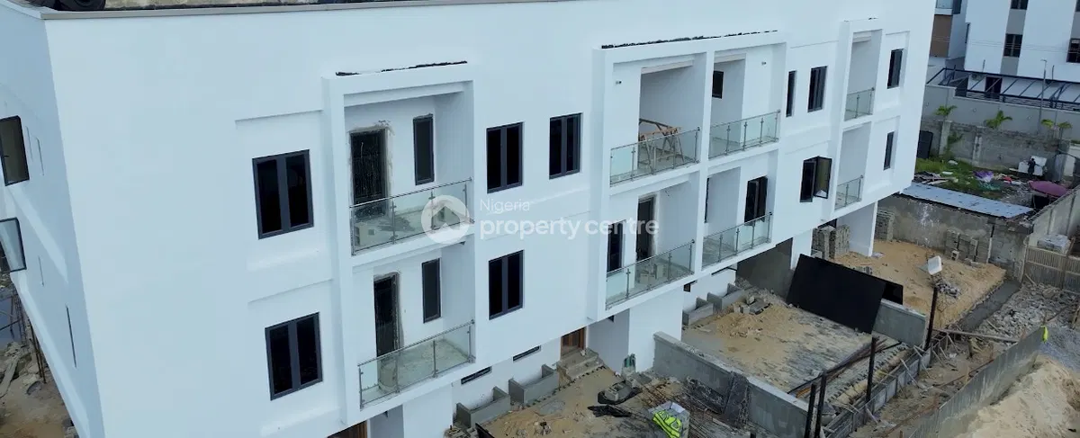 Luxurious 4 Bedroom Triplex with BQ in a Beautiful Estate