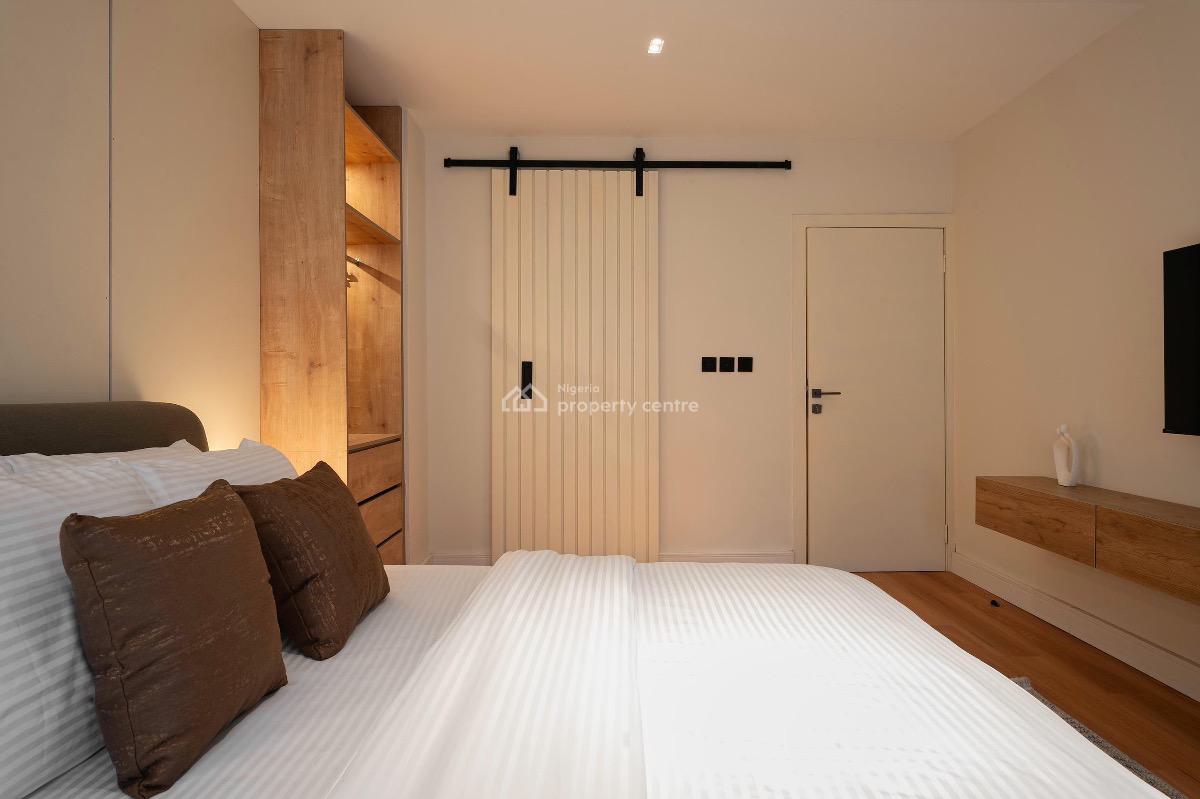 a Luxurious 3 Bedroom Apartment at Lekki Phase 1 with Ps5 & Swimming, Lekki Phase 1, Lekki, Lagos, Flat / Apartment Short Let