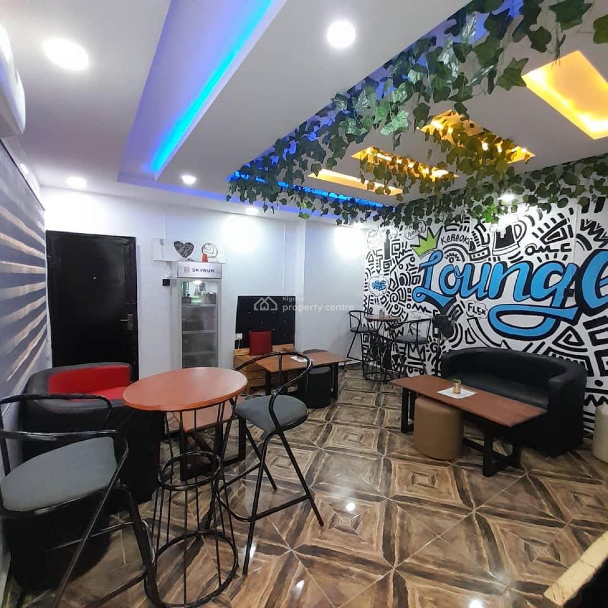 a Luxurious 1 Bedroom Apartment at Lekki Phase 1 with Ps5 & Swimming, Lekki Phase 1, Lekki, Lagos, Flat / Apartment Short Let