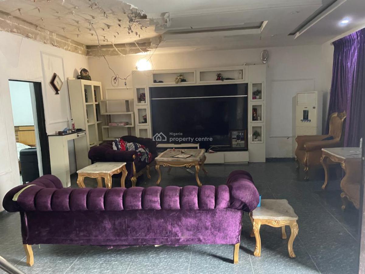 Distress  4 Bedrooms Terrace Duplex, Chevron Drive, Lekki, Lagos, Terraced Duplex for Sale