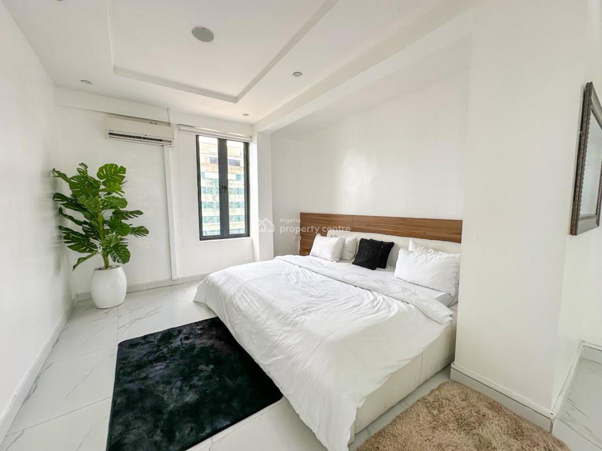 One of a Kind Furnished 3 Bedroom Penthouse with Pool & 24/7 Light, Lekki Phase 1, Lekki, Lagos, Flat / Apartment for Rent