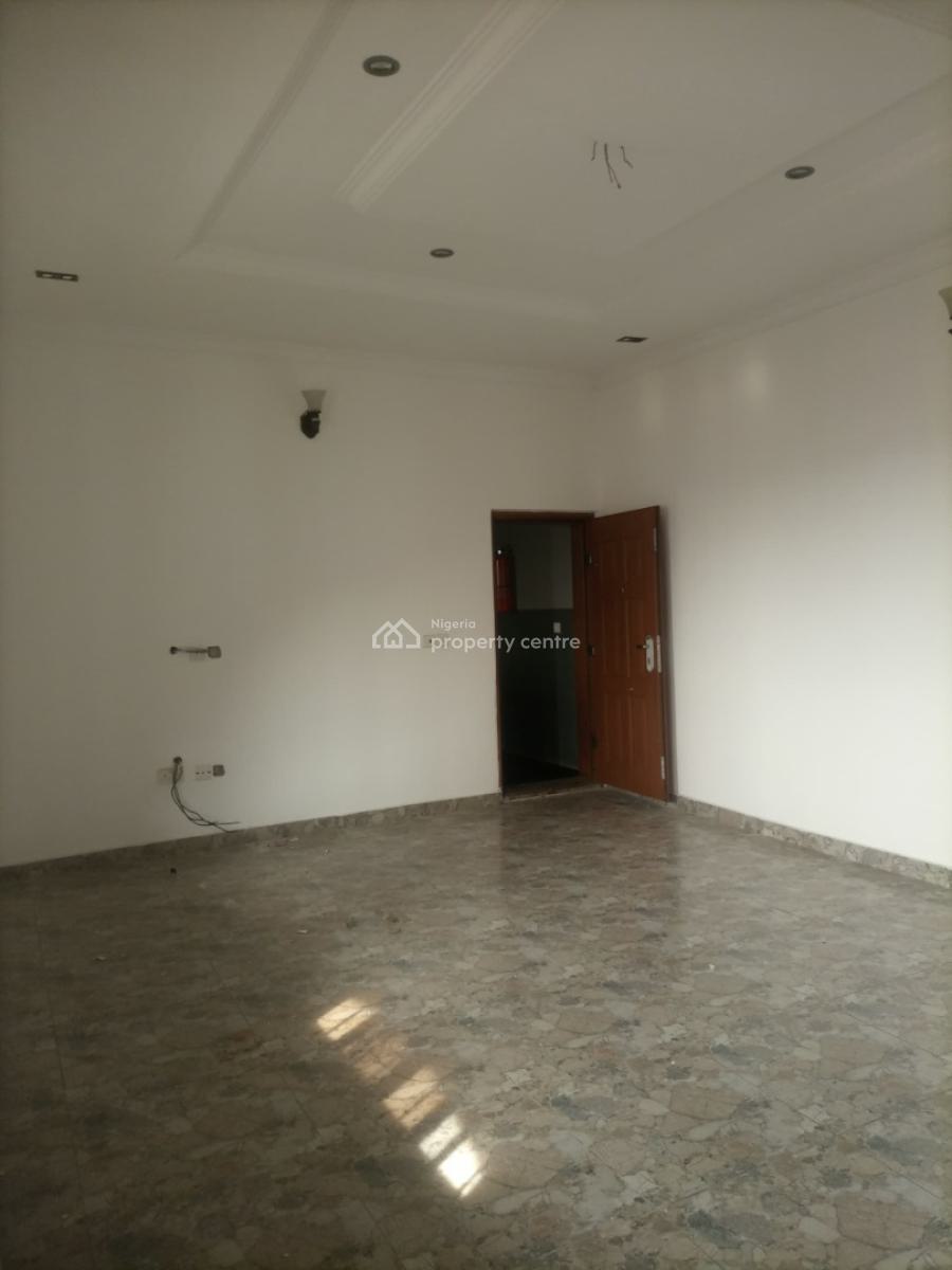 Well Maintained and Fully Serviced Two(2) Bedroom Flat Upstairs, Jakande, Lekki, Lagos, Flat / Apartment for Rent
