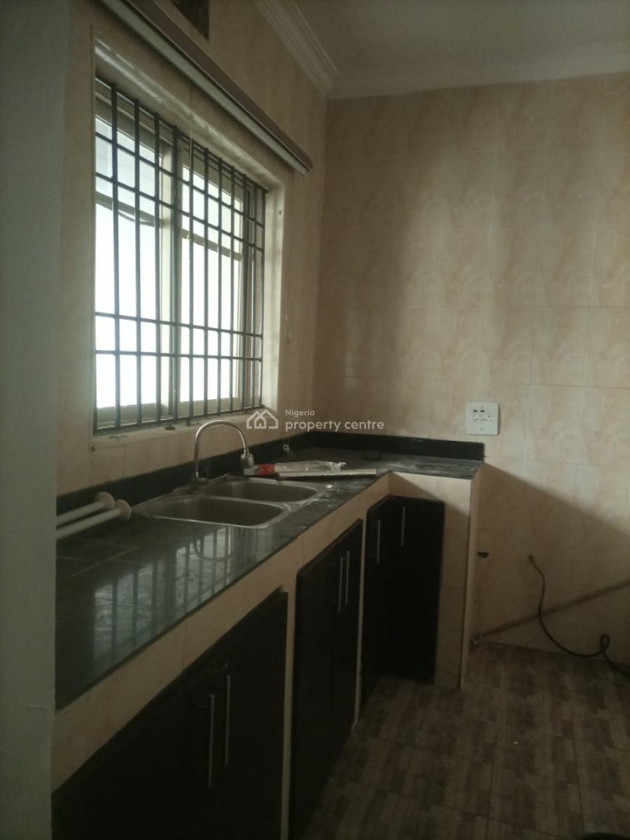 Well Maintained and Fully Serviced Two(2) Bedroom Flat Upstairs, Jakande, Lekki, Lagos, Flat / Apartment for Rent