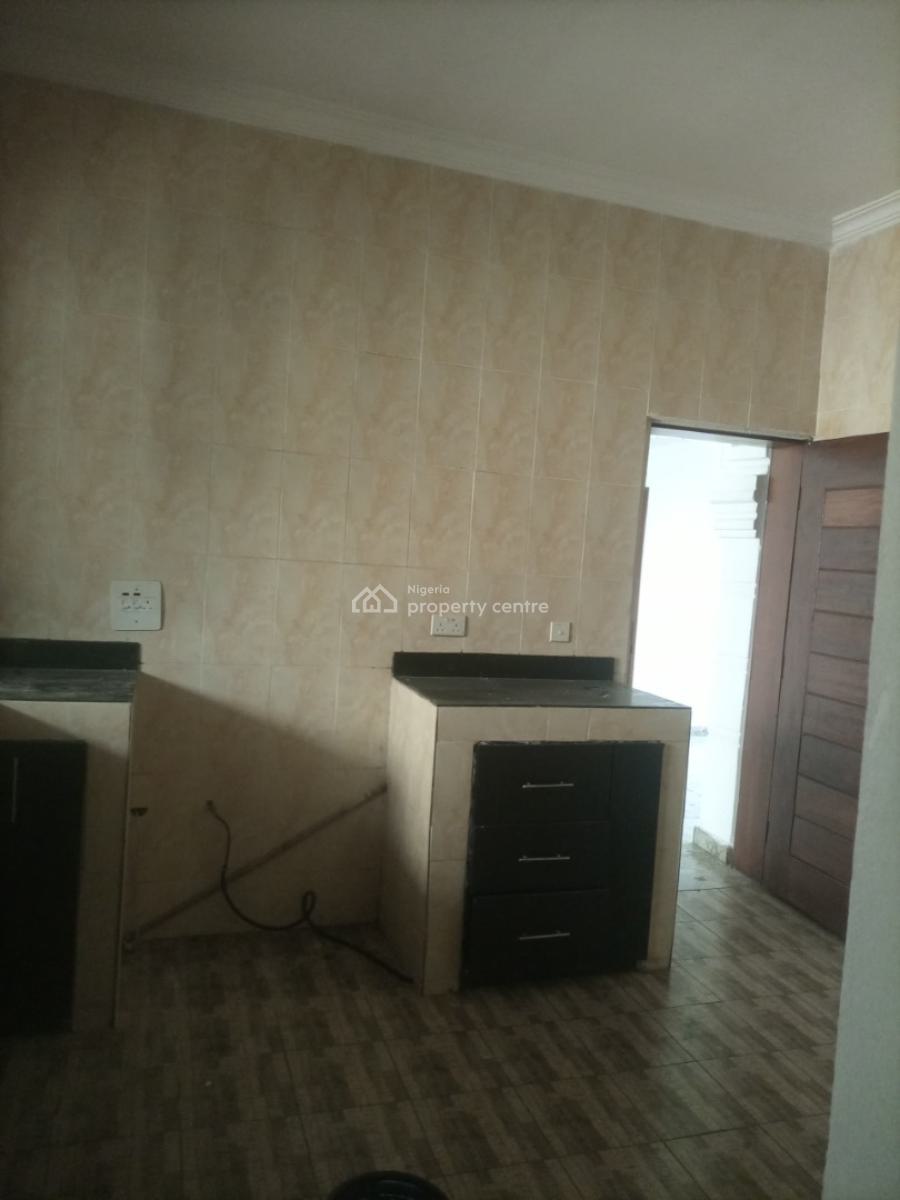 Well Maintained and Fully Serviced Two(2) Bedroom Flat Upstairs, Jakande, Lekki, Lagos, Flat / Apartment for Rent
