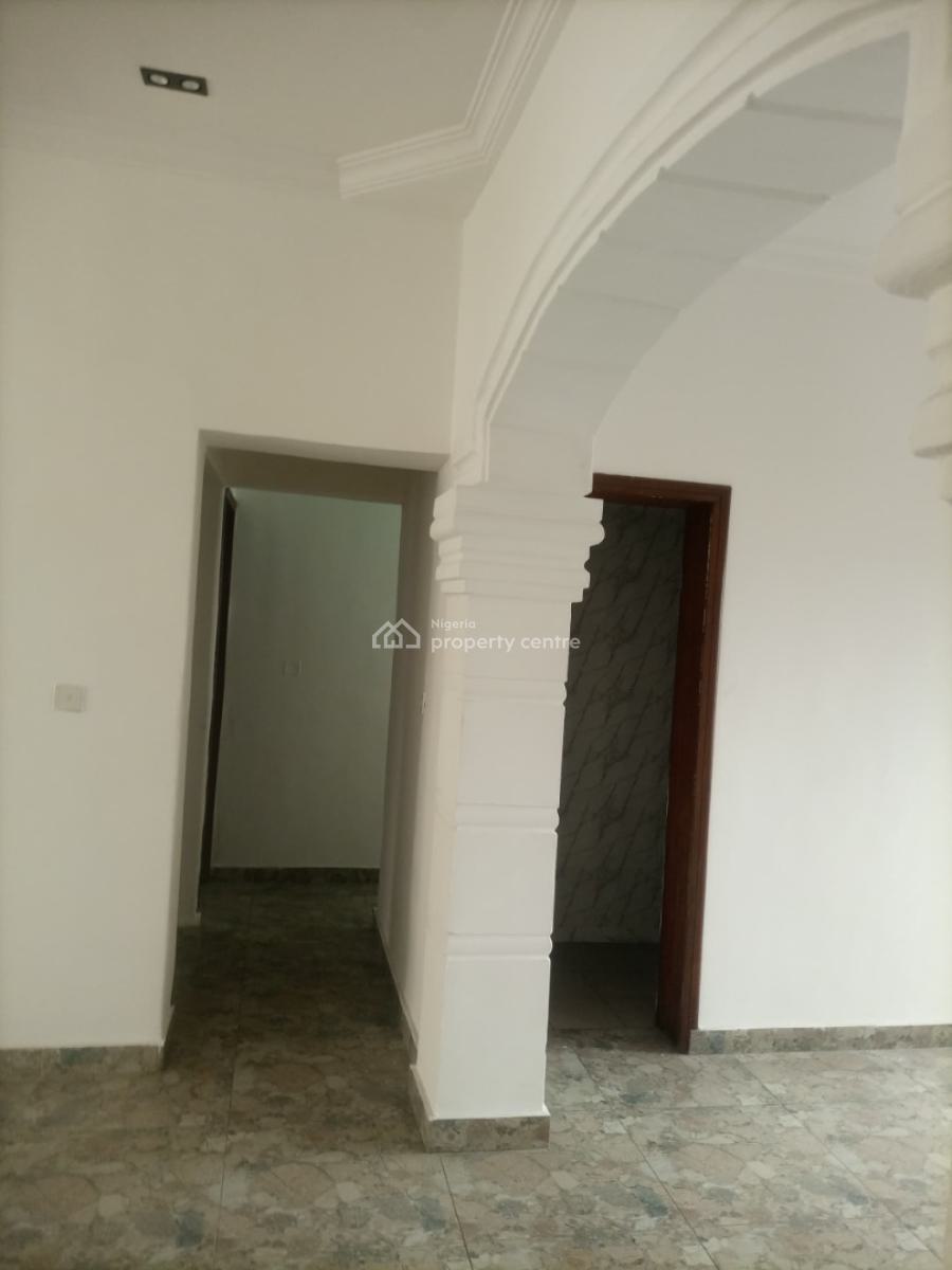 Well Maintained and Fully Serviced Two(2) Bedroom Flat Upstairs, Jakande, Lekki, Lagos, Flat / Apartment for Rent