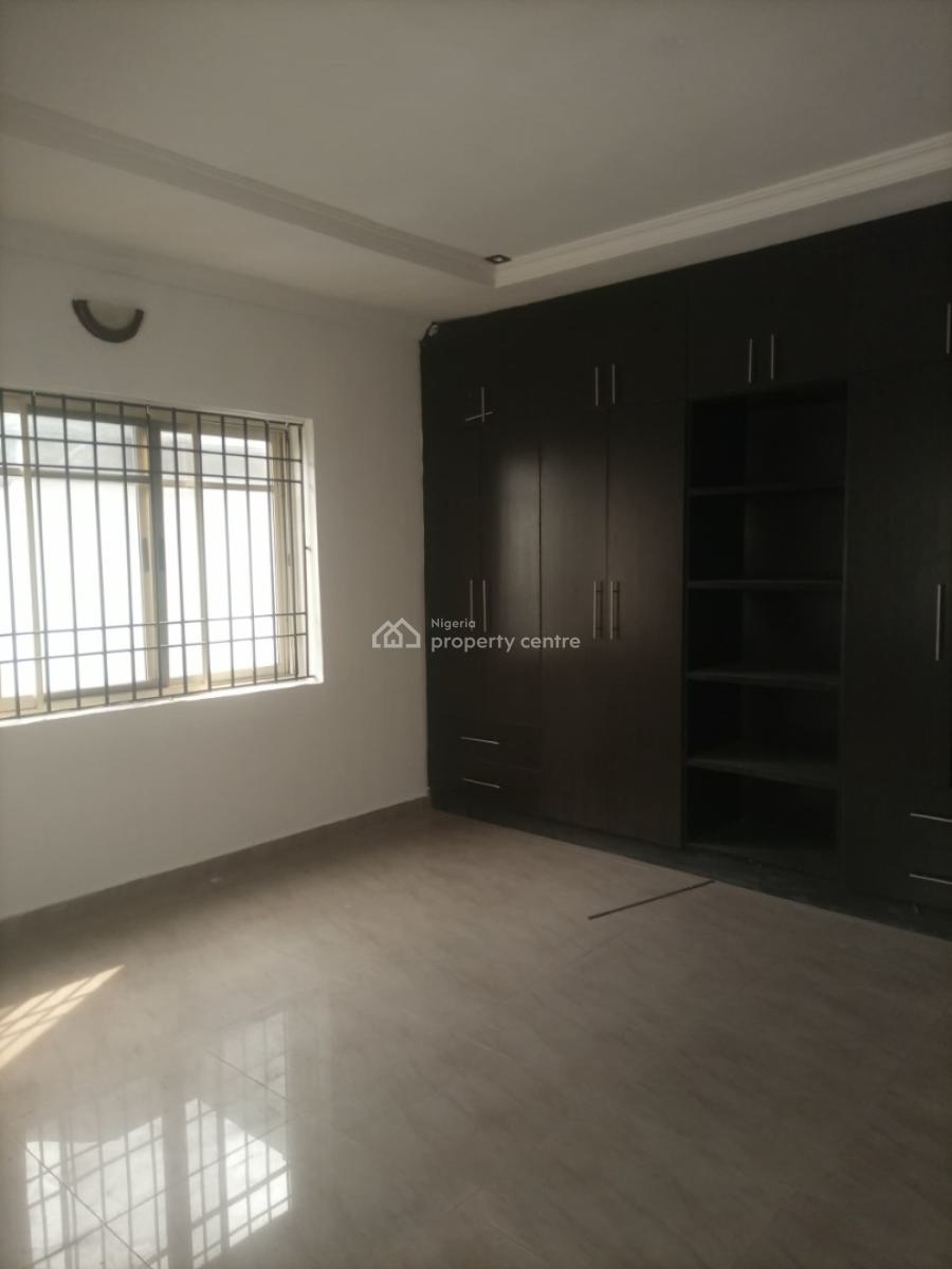 Well Maintained and Fully Serviced Two(2) Bedroom Flat Upstairs, Jakande, Lekki, Lagos, Flat / Apartment for Rent