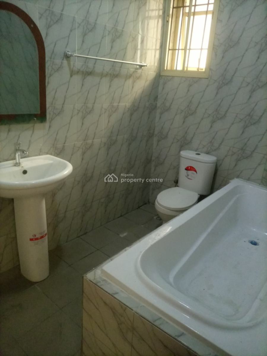 Well Maintained and Fully Serviced Two(2) Bedroom Flat Upstairs, Jakande, Lekki, Lagos, Flat / Apartment for Rent