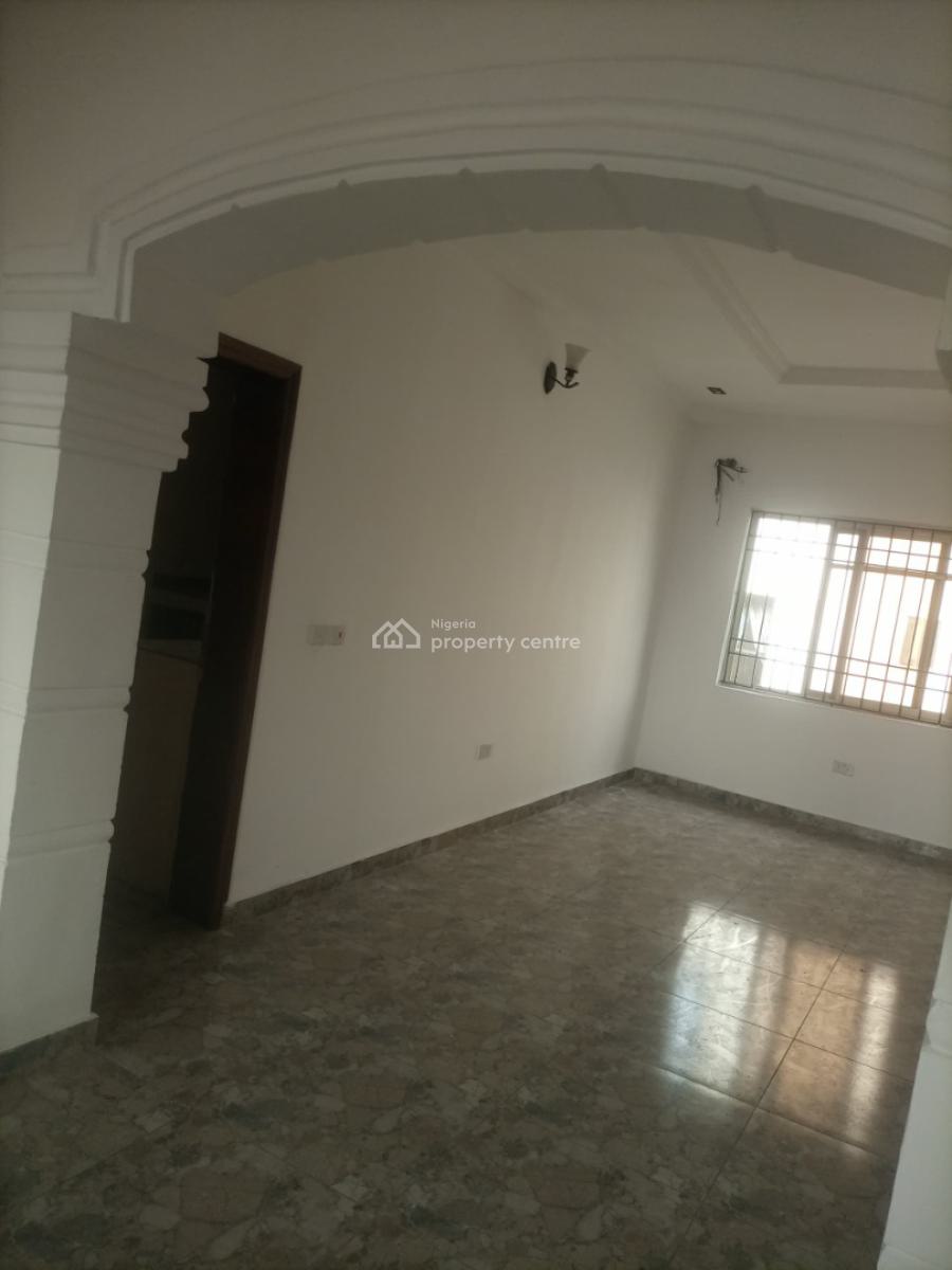 Well Maintained and Fully Serviced Two(2) Bedroom Flat Upstairs, Jakande, Lekki, Lagos, Flat / Apartment for Rent